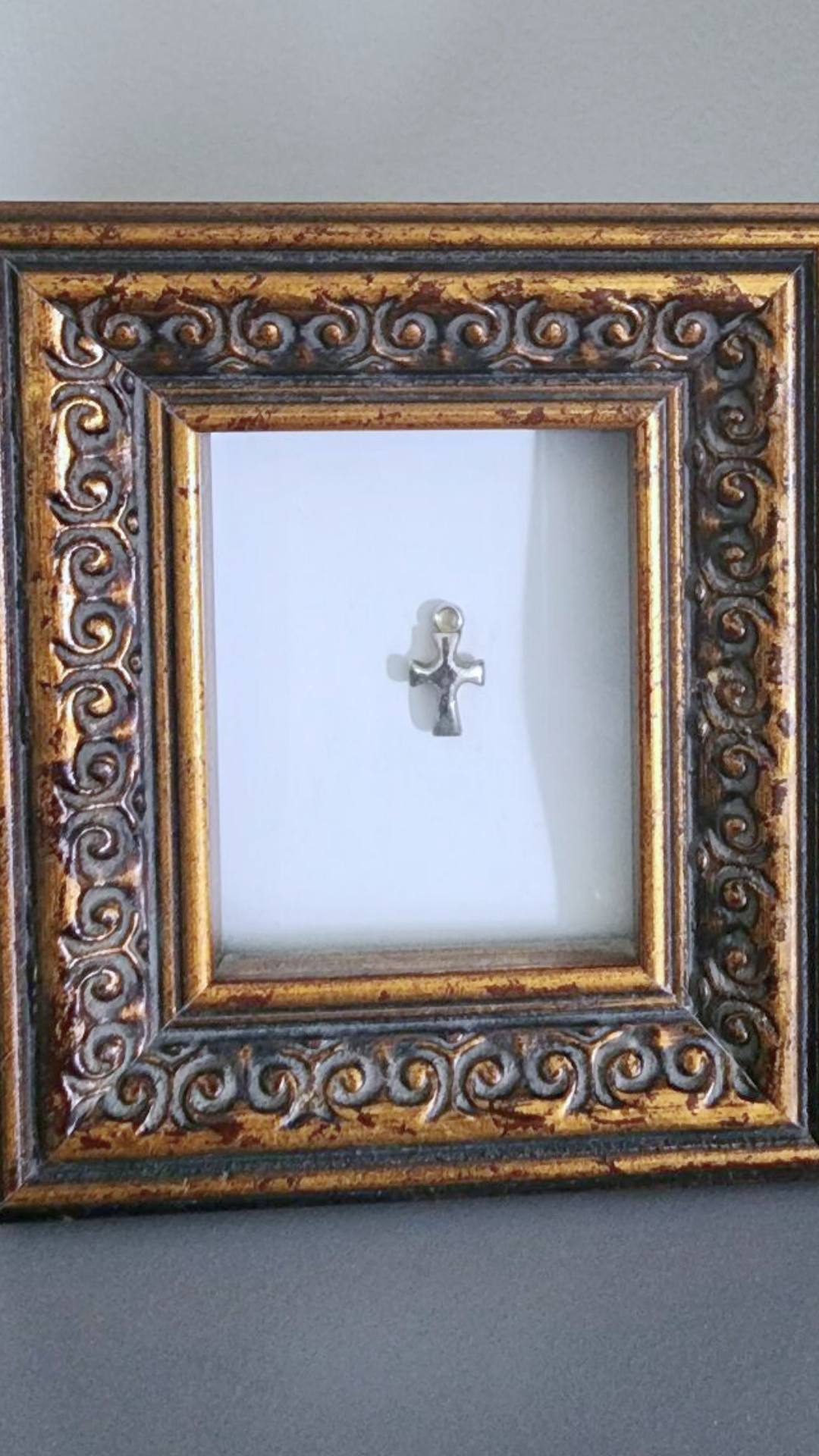 Photo of cross in frame